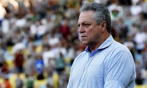 .o técnico abel braga admite que o futebol o ajudou a superar a morte do filho joão pedro, em na época, abel treinava o fluminense. Filho De Abel Braga Tomava Banho Quando Caiu Da Janela Metropoles