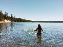 Escape The Summer Heat And Splash Around In These Lakes That Are Great For Swimming In Bend And Central Oregon Includ Oregon Lakes Lake Swimming Lake Pictures