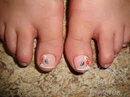 La pedicura «a rayas » 2020 está de moda. Disenos De Unas Para Pies Juveniles Con Flores