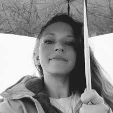 Zoe Leonard (@zozo_leonard)