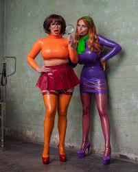 Rebecca Moore And Sophie Anderson As Velma And Daphne From Scooby Doo  Scrolllersexiezpix Web Porn