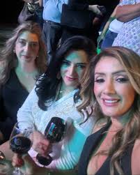 La mujer más sexy va vestida de autoestima, confianza, dignidad, amor  propio y se valora como mujer 🌷 Eres perfecta así como eres❣️ Por más  momentos como este donde juntas somos más