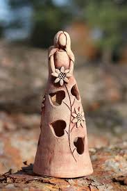 Aleš pelán v podání herce lukáše vaculíka je oblíbeným učitelem . Andel Ochrance Slunecnicovy Svicen Sculpture Art Clay Ceramic Angels Pottery Sculpture