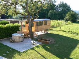 Chambre D Hotes La Passerelle La Roulotte A Marigny Saint Marcel Haute Savoie Chambre D Hotes 3 Epis Hau Chambre D Hote Gite De France Locations Vacances