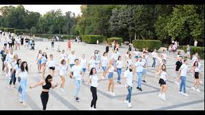 Israel is warning the us not to intervene in clashes between palestinians and israeli security forces amid riots in the old city of jerusalem. Jerusalema Dance Challenge Tanz Im Dirndl Zu Dj Master Kg Panorama Allgauer Zeitung