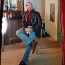 Silvouplè lè w pase, fè yon jès a...