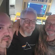 I want to express my deepest gratitude to engineer Luis Damián Güell for  the excellent mixing and mastering work