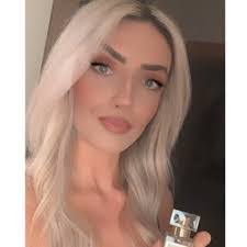 Adele Crawford's Instagram, Twitter & Facebook