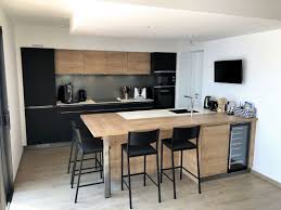 Quand on aime le charme et l'éloquence de la cuisine classique mais que l'on affectionne également les lignes sobres et raffinées d'un design moderne, on se laisse. Cuisine Contemporaine Aux Sables D Olonne Cuisines Viaud
