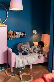 Busunge Bettgestell Ausziehbar Hellrosa Ikea Deutschland In 2020 Mitwachsendes Kinderbett Bettgestell Kinderzimmer Junge