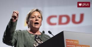 In den sogenannten sommerschulen werden rund 2000 schwächere schüler die schulbank drücken und lesen, schreiben und rechnen üben. Eisenmann Soll S Richten Cdu Gibt Ministerin Ruckenwind