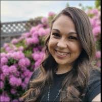 Sarah Slay's Instagram, Twitter & Facebook