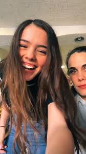 “ay no que feo” JAJAJA mi mama reaccionando a bailes otra vez