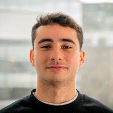 Adrián Galván, auteur sur Lyon décideurs