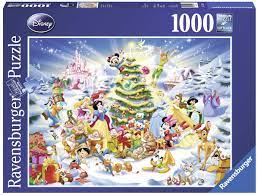 Bright and colourful disney puzzle, 1000 piece jigsaw puzzle, made from strong premium grade cardboard, with linen finish print to minimise glare on puzzle image, puzzle shows all disney popular characters, puzzle measures 69.9 x 49.7cm when completed. Amazon Com Ravensburger Disney Christmas Eve Puzzle 1000 Piezas Juguetes Y Juegos