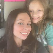 What quick service food should we not miss in Disneyland?