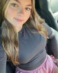 Avery Elizabeth's Instagram, Twitter & Facebook