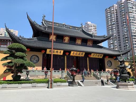 Kuil dan arsitektur klasik Shanghai — Jade Buddha Temple dan area Yuyuan