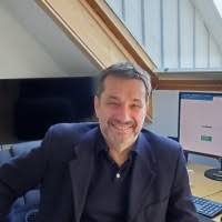 200+ perfiles de «Darek»