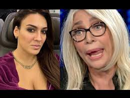 Francesca manzini (roma, 10 agosto 1990) è un'imitatrice, comica, conduttrice radiofonica e conduttrice televisiva italiana. Francesca Manzini Imita Mara Venier Dopo Gli Attriti Ha Preso Il Volo