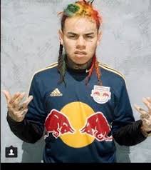 Enjoy watching killer kau and kamo mphela dance for our biggest hit, nasi stocko please support by head vosho killer kau and crew, izikhothane background track: Killer Kau