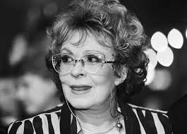 Jiřina bohdalová byla v roce 1985 jmenována zasloužilou umělkyní. Jirina Bohdalova Slavi 90 Jake Muze Herecka Milovala A Proc Je Stridma Dama Cz