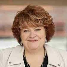 Lori Isom's Instagram, Twitter & Facebook