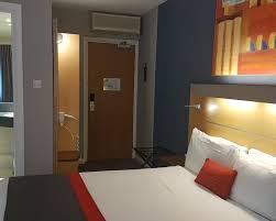 Church street tram stop (cm) is 0 meters away, 0 min walk. Holiday Inn Express London Croydon 65 9 3 Croydon Hotel Deals Reviews Kayak