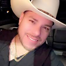 Who takes newborn pictures in Southeast Houston?