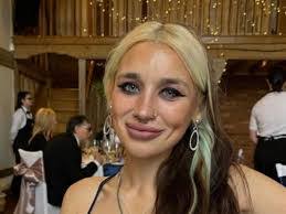 Kaytlin Smith's Instagram, Twitter & Facebook