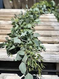 Eucalyptus Garland Fresh Silver Dollar And Seeded Eucalyptus Etsy Eucalyptus Garland Greenery Garland Garland Table Runner