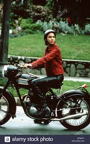 Idle hands isn't priority viewing for horror fans but it's a very entertaining little gem, nevertheless. Jessica Alba Idle Hands 1999 Stockfotografie Alamy