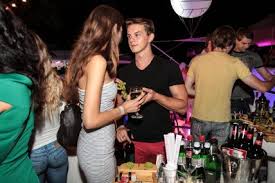 Random girls at the club. 14 Tips On How To Pick Up Girls At A Nightclub