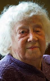 Gertrude Marshall, 104, bank analyst