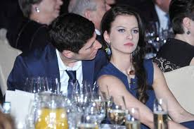 Anna lewandowska got married to robert lewandowski, who plays as a striker for bayern munich club and is representing poland in international competitions. Robert Lewandowski Vs Vincent Kompany By Banachjowita On Deviantart