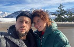 Monatik and lida lee, nino basilaya — ритмоlove (new year's version) (2020). Monatik I Ego Zhena Vpervye Pokazali Lico Svoego Syna Platona Foto