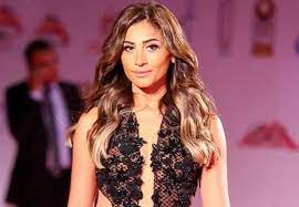 للمرة الأولى تجتمع رقية (دينا الشربيني) مع ابنها يحيى (أحمد حاتم) وهي لا تتذكره تمامًا، فبعد أن مرض الطفل ودخل المستشفى، لم تجد رقية. Ù…ÙˆÙ‚Ø¹ Ø®Ø¨Ø±Ù†ÙŠ Ø¯ÙŠÙ†Ø§ Ø§Ù„Ø´Ø±Ø¨ÙŠÙ†ÙŠ ØªØ­Ø§ÙˆÙ„ ØªØ¬Ø§ÙˆØ² Ø£Ø²Ù…Ø© Ø§Ù†ÙØµØ§Ù„Ù‡Ø§ ØµÙˆØ±Ø©