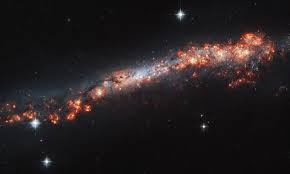Imagem da galáxia ngc 2608 tirada pelo telescópio hubble. Esa Feeling Edgy