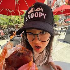 HI EVERYONE my names Kiera, I'm from san jose, ca, and I'm fully committed  to case! I love music (my favorite artists rn are laufey, grentperez, and  alexander 23, but pls still