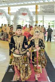Pagi pakai kuning dan ini pakai adat jawa, akur. Fotografer Pernikahan Wedding Yogyakarta Indonesia Via Upacara Ngunduh Mantu Pengantin Adat Jawa Dg