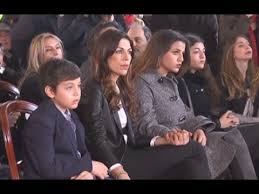 Salvatore daniele, fratello minore di pino, il ragazzino di 'terra mia', l'album di napul è e dei primi sara daniele ha pubblicato un ricordo di un momento di felicità in famiglia su instagram: Napoli Il Ricordo Di Pino Daniele Targa Al Piccolo Francesco 1 19 03 15 Youtube