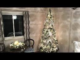 Christmas Tree Decoration Ideas Tutorials Dle Destek Com In 2020 Ribbon On Christmas Tree Different Christmas Trees Tomato Cage Christmas Tree