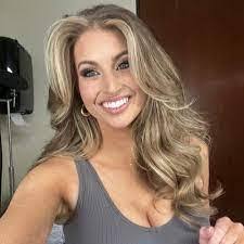 Stephanie Meads's Instagram, Twitter & Facebook