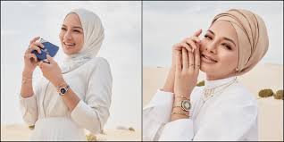 Noor neelofa mohd noor, better known by her stage name neelofa or simply called lofa by her family and friends, is a malaysian actress, television. Neelofa Is The Face Of Swarovski S 1st Ramadhan Campaign Hype Malaysia
