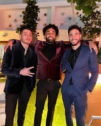 it's been a time ladies n gents 🥂