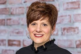 Lisa Arnold's Instagram, Twitter & Facebook