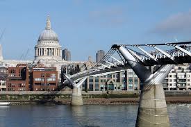 It is owned and maintained by bridge house estates. Datei London Millennium Bridge St Pauls Jpg Reisefuhrer Auf Wikivoyage