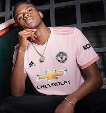 To shop for the new manchester united kit: Manchester United Reveal Pink Away Kit For 2018 19 In Honour Of Local Paper
