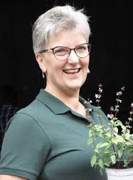 Garden club installs new president, awards scholarships