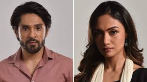 Julie: Take a sneak peek of Paoli Dam and others' look in the series